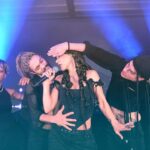 Hande Yener Instagram – Dün 🤍⚡️
Saç : @mehmettiren
Makyaj : @akinstayn
Fotoğraflar : @kadirgures
Koreograf @mertbalturk
Dansçılar
@mertbalturk
@izmirtenim
@gulogluburcu
@katiaornella
@efetankiz
@toygun.klnc
@asenamiryan