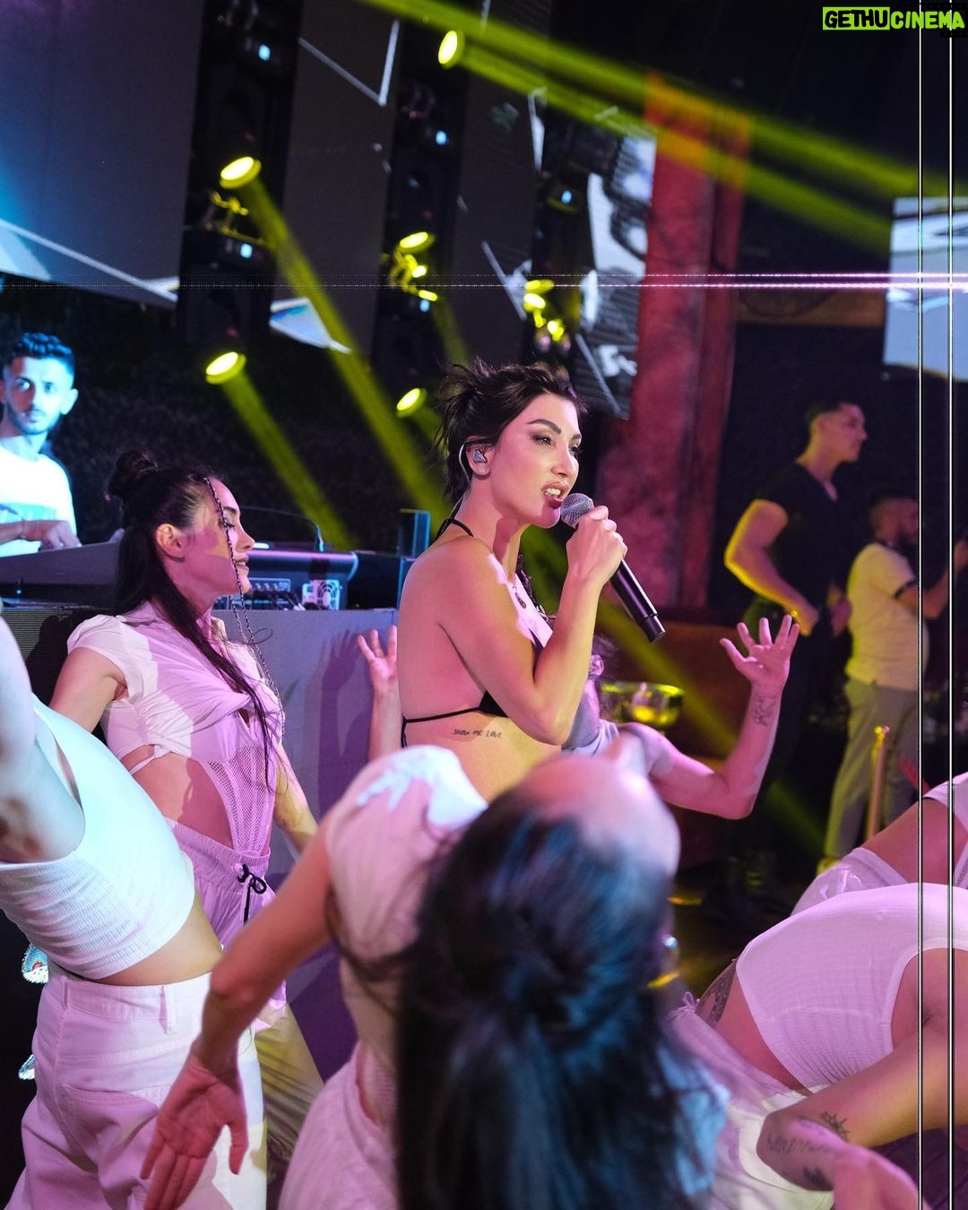 Hande Yener Instagram - Benden 1 tane daha yok 🫶🏻 @jolyybodrum
