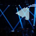 Hande Yener Instagram – Dün @serefeizmir 🩵