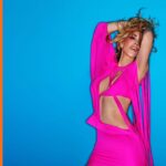 Hande Yener Instagram – Doğum günü mesajlarınız için sonsuz teşekkürler… Bizi çoooooook seviyorum … 💕☺️ Zaman hızla su gibi akıp geçiyorken,geçmişe dönüp baktığımda,bizim öyle çok anımız var ki,bir anın bile boşa geçmediğini biliyorum..Nice müzik dolu yıllar diliyorum bize 🧛‍♀️❤️ Benim tatlı ailem….🇹🇷 
Fotoğraflar @kemaldogulu 💞  #sopa