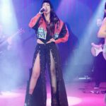 Hande Yener Instagram - İzmir Konseri ❣️ @mumlualsancak