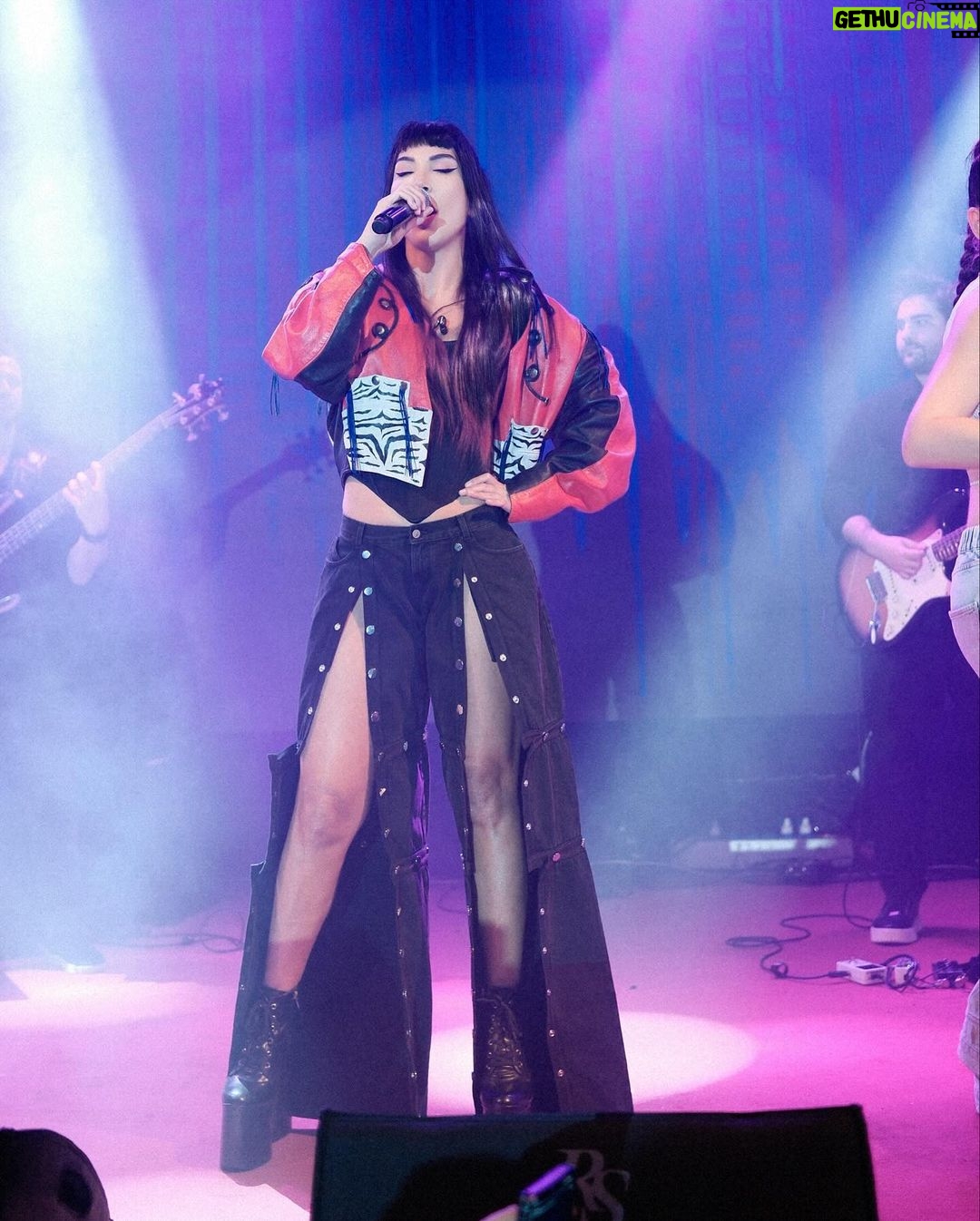 Hande Yener Instagram - İzmir Konseri ❣️ @mumlualsancak