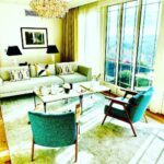 Hannah Waddingham Instagram - Thanks so much to the beautiful @thedorchester for always making us feel so welcome. The proper,Old Skool glamour of this hotel and its outstanding,attentive staff is truly second to none. To lovely Vaib and Richard who couldn’t have been more attentive,especially to my very excited little girlie,(excuse me telling her to get out of the way halfway through the vid!😂🙈🥰) with nothing being too much trouble for these wonderful,hard working chaps and to Callum for leading the pack with such charm,class and efficiency. Thank you my friends. 🙏🏻❤️ The Dorchester Mayfair