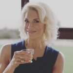 Hannah Waddingham Instagram - Hmmmmm. Stand up for yourself Nathan. This week’s episode written by the brilliant,total honey that is @billwrubelgram and directed by my newest crush @duntonfilm coz trust me,Erica Dunton came in and BBBossed it! ❤️❤️❤️ Ps. This scene was a nightmare to shoot because Nick Mohammed and I can barely look at each other! He be trouble! 😂🙈🥰🥰🥰 Richmond, Surrey, United Kingdom