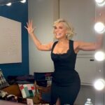 Hannah Waddingham Instagram - How to make an entrance like @Hannah_Waddingham! #Colbert Ed Sullivan Theater