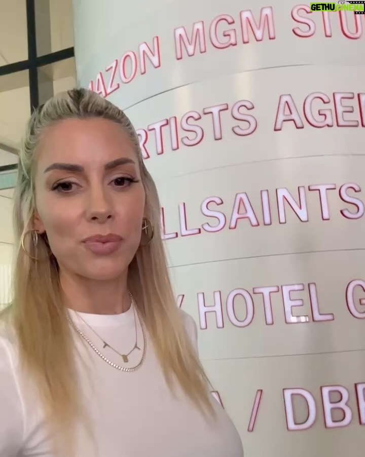 Heather Rae El Moussa Instagram - This husband and wife duo just got interviewed by another powerhouse couple...we already hinted it but did you catch it?? I’m SO excited for this episode to drop! Should Tarek and I do a podcast?? Let us know! 🤫🩷