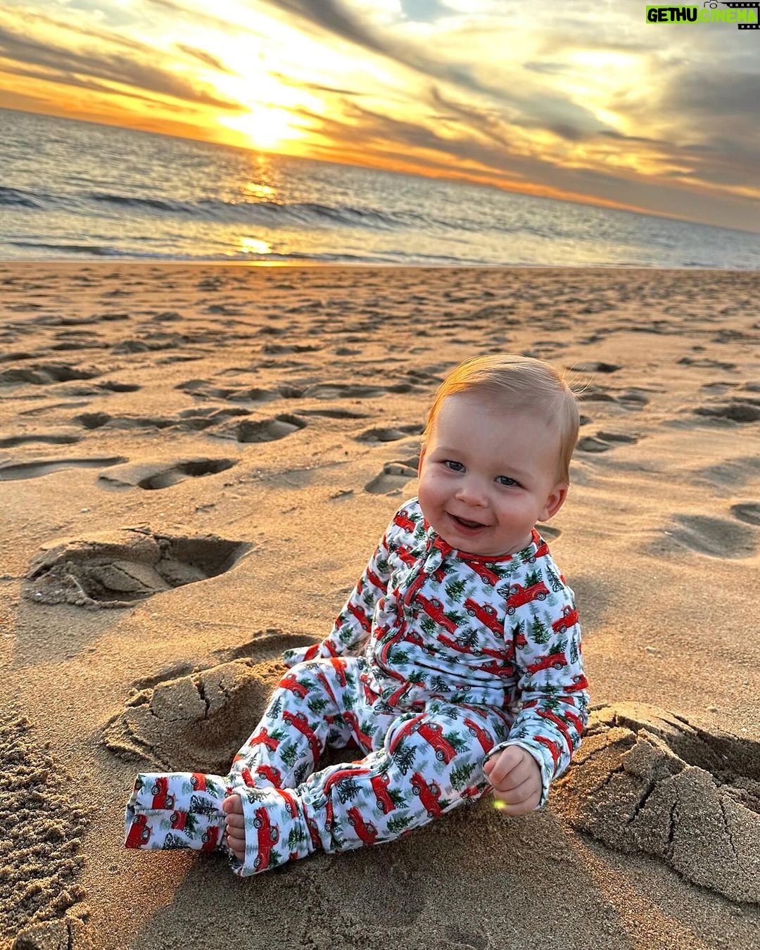 Heather Rae El Moussa Instagram - Day after Christmas vibes 🤍 We celebrated his 1st Christmas and in a little over a month, we’ll be celebrating his 1st birthday 🥹 Soaking in every moment 🫶🏻 Newport Beach, California