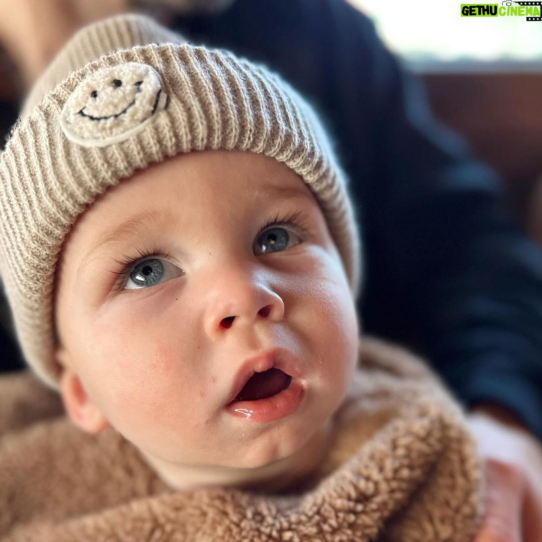 Heather Rae El Moussa Instagram - Wrap up of our little mountain getaway š¤ Tristanās first time seeing snow!! Another first checked off the list š„¹āļø Lake Arrowhead Village