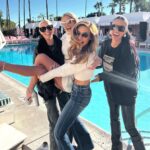 Heather Rae El Moussa Instagram - Real friends can’t make it through a classy lunch without having a *little* fun (swipe) 🤪 Happy birthday @emmahernan we love you !! Never a dull moment with this crew 💗 Beverly Hills Hotel