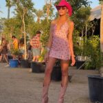Heather Rae El Moussa Instagram - #tbt to a wild Wild West weekend at Stagecoach. Do you think I should bring back my cowgirl era? 🤠🩷✨ Stagecoach Festival