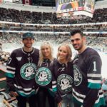 Heather Rae El Moussa Instagram - Started the game off by hitting the “Take Flight” buzzer and ended with a W for the @anaheimducks 👏🏻 You could say it was that El Moussa luck 😜🤍 Had so much fun last night cheering on the Ducks with the best crew 🫶🏻 The energy in the room is so electric and so fun, definitely bringing the kids with us next time!! Little fun fact: they were on an 8 game losing streak before last night so we definitely brought the good luck 😉 Honda Center - Anahiem, Ca