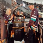 Heather Rae El Moussa Instagram - Started the game off by hitting the “Take Flight” buzzer and ended with a W for the @anaheimducks 👏🏻 You could say it was that El Moussa luck 😜🤍 Had so much fun last night cheering on the Ducks with the best crew 🫶🏻 The energy in the room is so electric and so fun, definitely bringing the kids with us next time!! Little fun fact: they were on an 8 game losing streak before last night so we definitely brought the good luck 😉 Honda Center - Anahiem, Ca