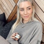 Heather Rae El Moussa Instagram - If I love something then I take it with me EVERYWHERE I go 😆 I take my @renskincare Evercalm Overnight Recovery Balm with me in my bag, my baby bag, one in our bathroom + I even have one in my toiletry bag but I promise it’s for a good reason !! This balm keeps my skin barrier strong + so hydrated- I have SUCH sensitive skin + I’m really picky about what I put on it but this prevents transepidermal water loss 🤍 If you’re looking for a barrier repair balm, this one is incredible and good for eczema prone, dry or sensitive skin + suitable for pregnant/lactating women and even babies 🫶🏻 Plus it’s so easy, you can get it straight from @amazon so click the link in my bio or my stories and if you want me to share more products that are good for sensitive skin let me know - I have so many :) Newport Beach, California