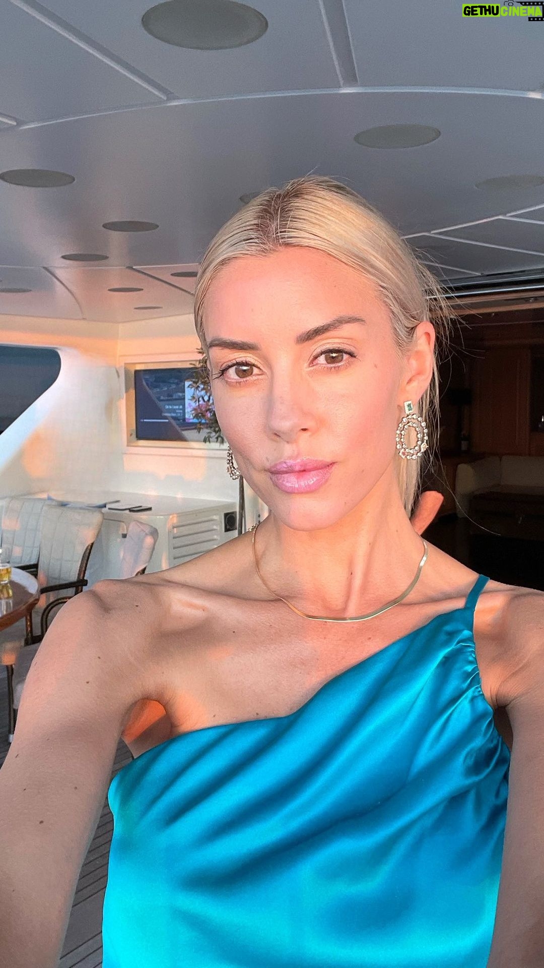 Heather Rae El Moussa Instagram - In my MOTHER era 💅🏼