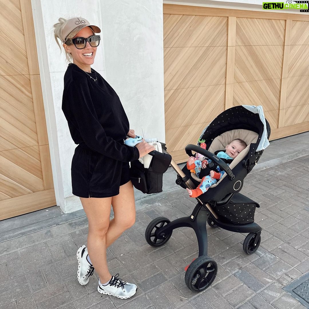 Heather Rae El Moussa Instagram - Embracing my most natural self while always working on improving š¤ Mom life has been a lot about getting āme timeā in where I can- workouts that used to be in yoga studios or running on the streets of Newport are now in the middle of our living room, weights have been replaced with holding Tristanš, and different pieces of furniture have become workout machines. My mindset is get it in when I can where I can and thatās been whatās working for me plus T loves our workouts, he giggles the entire time š„¹ Newport Beach, California