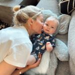 Heather Rae El Moussa Instagram - The candid moments of motherhood >> 🤍 Trying to find the balance of posting and sharing my life with you guys while also keeping some things more private than others. And balance is something I get asked about a lot and I think the real answer is I’m doing the best I frickin can 😆some days are better than others and other days are more chaotic, that’s life though 🤷🏼‍♀️My priorities are also so different these days- my baby and my family come first but having a schedule (as much as I possibly can) is really important so I can try to fit it all in- I use time, like when Tristan’s sleeping, to decide what needs to be done: is it work emails, looking at designs, working out, eating, our flips, etc etc. In the past, it was a lot easier to share everything I was doing on social media but now I think a big part of me likes to stay in my happy bubble and focus my energy on the things I mentioned like filming, my health, skincare, our flips and our family. Balance isn’t easy these days but doing something every day to bring health, happiness, and calm to my life is my advice to anyone who’s feeling something similar 🫶🏻