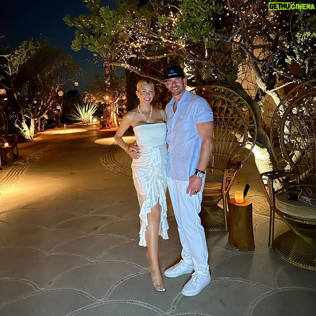 Heather Rae El Moussa Instagram - Mom & dad snuck away for date night in Cabo 🤍🤍 4 years later and date night is still our favorite - even on vacation with our whole family we do our best to make the time to just be with each other with no chaos but around our family there is always chaos. 🤪 we’re best friends so it’s something we’ve always loved 🫶🏻 it’s been harder these days with an infant. Anyone else prioritize date nights with their person and if you do, what’s your favorite date night of all time?! If you know me, I love love so I want to hear it all 🥰 Cabo San Lucas, Mexico