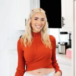 Heather Rae El Moussa Instagram - I am SO excited for my episode of House Hunters: All Stars to premiere tomorrow at 8/7c on @HGTV! From network to network, show to show, I can’t believe I’m an All Star! 🤩 I had so much fun helping a sweet couple find the beach home of their dreams! 🏠🌊🌴 Will you be tuning in? 🤗
