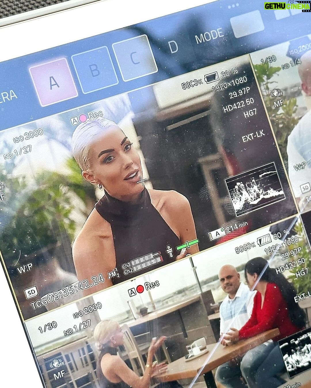Heather Rae El Moussa Instagram - I am SO excited for my episode of House Hunters: All Stars to premiere tomorrow at 8/7c on @HGTV! From network to network, show to show, I can’t believe I’m an All Star! 🤩 I had so much fun helping a sweet couple find the beach home of their dreams! 🏠🌊🌴 Will you be tuning in? 🤗