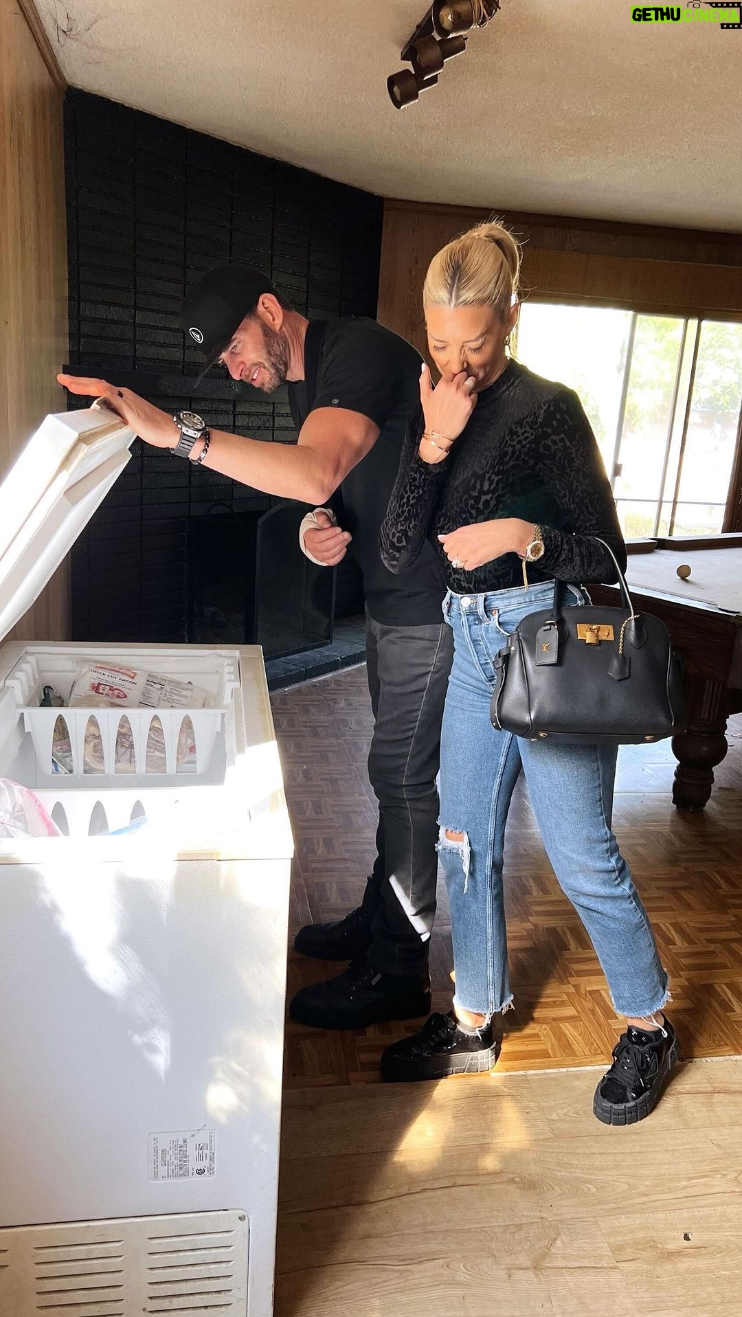Heather Rae El Moussa Instagram - Guys!! This house was gross!!🤢 It was seriously one of the smelliest houses we have flipped so far. Smelled like a chain smoking dirty dog… But we turned it from grunge to gorg!! Designed by me! Tarek wasn’t involved Can you tell ??😂😜 We are having an open house this weekend! Come by and check it out. 2307 W 230th St, Torrance, CA 90501 Saturday, April 6th 1-4pm Sunday, April 7th 2-6pm