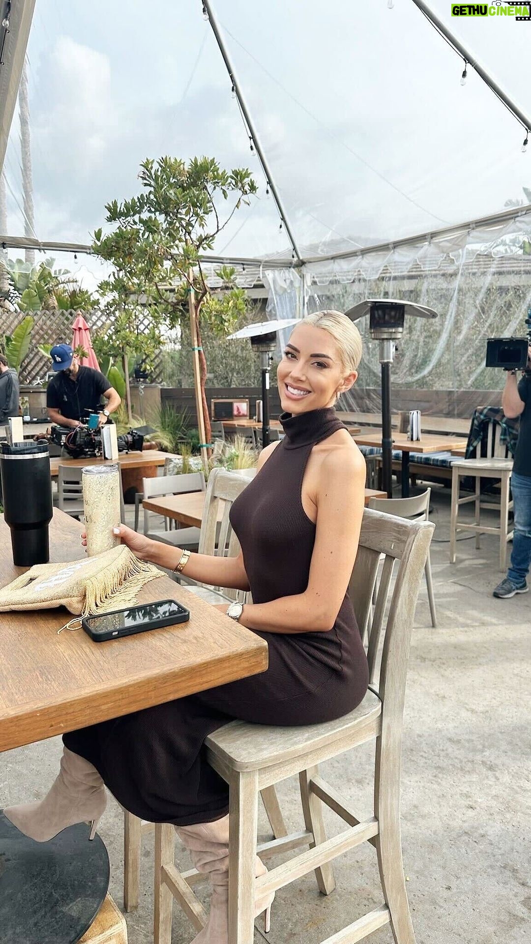 Heather Rae El Moussa Instagram - Some BTS of my House Hunters: All Stars episode airing TONIGHT! My crew brought out the โdivaโ in me ๐๐ Tune in to see which beach house my clients chose! ๐๏ธTune in at 8/7c on @hgtv!