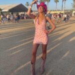 Heather Rae El Moussa Instagram - #tbt to a wild Wild West weekend at Stagecoach. Do you think I should bring back my cowgirl era? 🤠🩷✨ Stagecoach Festival
