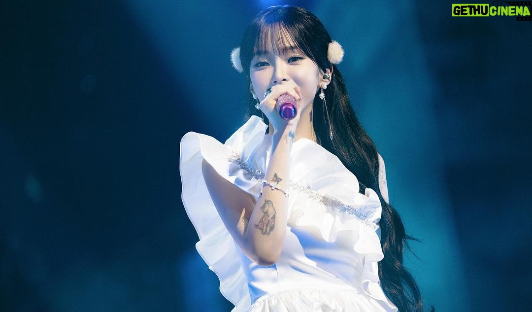 Heize Instagram - Heize City 둘째 날 🩶 손 시렵고 발 시린 한 겨울에 저를 만나러 와 주셔서 감사합니다. ❄️ 몸은 추웠지만, 마음은 따뜻했던 추억으로 오랫동안 남아 다시 우리 만나는 날까지 서로 맘 속으로 힘을 주고 받을 수 있길 바랄게요. 건강하게 잘 지내시다가 언젠가 또 웃으며 만나러 와 주세요! 저를 기다려주시는 것처럼 저도 기다릴게요. 감사합니다. 🤍