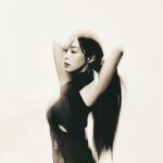 Heize Instagram - The 8th Mini Album [Last Winter] 나는 그대로인데 시간만 좀 더 빨리 갔으면 . .. ☁️☁️☁️🖤 make up @yoondol_ys Hair @kiimyeseul Styling @stylist_mizero photo @chogiseok 2023 12 07 (Thu) 6PM KST #Heize #LastWinter #The8thAlbum @pnation.official 기다림 속
