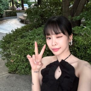 Heize Instagram - 만나서 반가웠숨니다 @hyundaioutlets_songdo 🖤 #송현아 송도현대프리미엄 아울렛