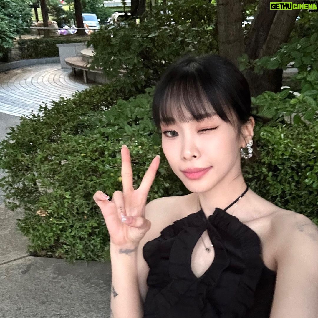 Heize Instagram - 만나서 반가웠숨니다 @hyundaioutlets_songdo 🖤 #송현아 송도현대프리미엄 아울렛