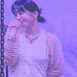 Heize Instagram - 예쁘다 너무너무 예쁘다 #한양대학교 에리카 💙 어제 이른 시간부터 저 만나러 와 주셔서 감사해요 🐰🤍 근데.. ~ “장! 다! 혜!!!!!” 같이 해 주시다가 어느 순간 “장!!!! ! “ 만 하고 싹 사라지신 너무한 분 누구시져?ㅎ 영상 보다가 현웃 터졌으며.. . 혼자 꿋꿋하고도 무던하게 끝까지 이름 외쳐주신 분 이 게시물 보게 되어 댓글 달아주시면 싸인 앨범 보내드릴게요 ㅎ ㅎ ㅎ ㅎ 귀여워..~ ;;;; 제 한양이 분양받아 가신 제욱님 한양이랑 항상 행복하세요 🎐 목이 다 쉬었을 거 같은 예뿐 유리 ~ 💗 어디서나 사랑받길 🌷