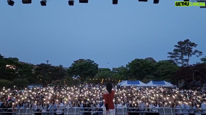 Heize Instagram - 해 질 무렵 만난 #건양대학교 🌅✨🧡 너무너무 반가웠어요 ㅎ ㅎ 소희씨 위돈톡투게더 불렀어요 저 ••• 올라프 선물해 주신 재도님 감사해요오 제가 이제 얘 옆자릴 지켜줄 거예요… ☃️ 모두 행복한 밤 되세요 !!