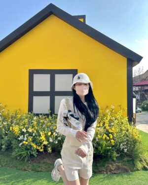 Heize Instagram - 세상이 노래지기 시작했구마 ~