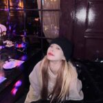 Heize Instagram - 삼키지도 못 하고 뱉을 술… 발렌타인 데이라고 ^^.. 우리 다음에는 오전 11시쯤 놀이공원 같은 데서 만나까 💗💜💜✨🎟️💗💜✨💗🎡✨🎠💗💜 @sumigeem 💝