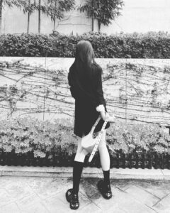 Heize Instagram - 지금 학교에서 만난 친구 여러분들 반가웠습니댜 🖤 감사합니다 내 사랑 떡들 @festivalzgm ✨ 스쿨룩스