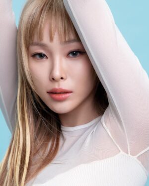 Heize Instagram - #광고

ESTEELAUDER X Heize ✨🖤✨✨🖤🖤✨🖤

에스티로더(@esteelauderkr)와 함께한 다채로운 더블웨어룩이예요. 

저에게 더블웨어파운데이션은,
낮에도 밤에도 나의 모습에 자신감을 더해주는 아이템이기에
여러분들께 이렇게 소개할 수 있어서 기뻐요 🖤🖤🖤

다양한 제품들 에스티로더 공식 사이트에서 확인하실 수 있어요!

#에스티로더#DoubleWear #MyDoubleWearStory
#더블웨어파운데이션

@esteelauderkr