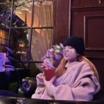 Heize Instagram - 삼키지도 못 하고 뱉을 술… 발렌타인 데이라고 ^^.. 우리 다음에는 오전 11시쯤 놀이공원 같은 데서 만나까 💗💜💜✨🎟️💗💜✨💗🎡✨🎠💗💜 @sumigeem 💝
