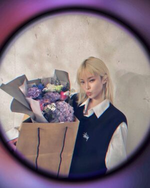 Heize Instagram - 💙 ..! !! 💐 💕.🖤 ,. 💗🌱🐇

오늘 데뷔한 지 9주년이에요..
4분 남겨두고 부랴부랴! ~ 💨

9년 동안 저랑 아는 사이로 지내주셔서 감사합니다.

추운 날 축하하러 와준 팬들도,
메세지로 마음 전해준 팬들도,
축하해 준 친구들도 고맙습니다!

-다혜 올림-