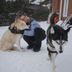 Hillary Vanderosieren Instagram - Comment aller au Canada et passer à côté des chiens de traîneau 🛷 Les chiens étaient incroyablement gentils 😍 On a passé des supers bon moments 🥰
