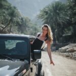 Hillary Vanderosieren Instagram - Little road trip in UAE 🇦🇪 En ce moment avec @gioboyparis on adore prendre la voiture et partir découvrir les beaux endroits aux émirats. Et oui la nature existe même ici 😅 on se croyait dans Jurassic Park 🦖 le temps d’un instant lol. UAE الإمارات العربيّة المتّحدة