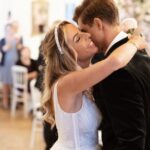 Hillary Vanderosieren Instagram - Hâte de vous dévoiler mon mariage en intégralité très prochainement 🤩 Une enooooooorme surprise a vous dévoiler 😍 Wedding planner : @melissawilpotte Photographe : @cesarem.photography