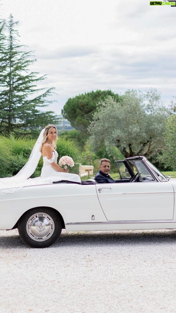 Hillary Vanderosieren Instagram - La deuxième partie du plus beau jour de notre vie 🥹💒 #Part2 #wedding #mariage Video by @arnaudleperlier Wedding planner @melissawilpotte