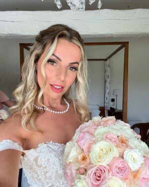 Hillary Vanderosieren Instagram - Quelques minutes avant de dire OUI 🥹