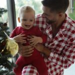 Hillary Vanderosieren Instagram - Joyeux Noël 🎅🎄❤️ Hier j’ai vue pour la première fois mon fils Milo se rendre compte que le père noël existe.. les yeux plein de bonheur.. il était émerveillé et sur un petit nuage ☁️ Matteo cette année a vécu un vrai noël 🥹 l’année dernière il était très petit et malade ❤️‍🩹 Cette année on a pu vraiment profiter .. mes enfants sont devenu fan de la période de noël pour mon plus grand bonheur. Merci Papa Noël ❤️