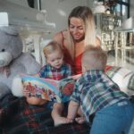 Hillary Vanderosieren Instagram - Petit moment en famille 👨‍👩‍👦‍👦 Rien de mieux que d’immortaliser ses plus beaux moments, ses plus beaux souvenirs de l’année avec un joli Album photo de @monalbumphoto 😍 Très joli cadeau à offrir pour les fêtes de Noël 🎅 le genre de cadeaux qui fait toujours plaisir 🌲 Offrez un cadeau touchant et ultra personnalisé à vos proches, qu’ils garderont et chériront pour toujours. CODE : HILLARYNOEL40 🎅🌲 Dubai, United Arab Emiratesدبي