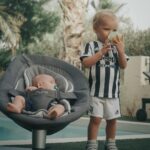 Hillary Vanderosieren Instagram - 4 mois mon amour 💙 Pour cette super occasion nous vous offrons 1 Transat leaf grow de @nuna_france Le même que Matteo 💙 Pour participer : - abonnez vous au compte @nuna_france - identifier deux amis sur la photo - partager cette photo dans votre story Je vous avoue qu’il est trop biiiiien dedans, et milo avait le même quand il était bébé 👶🏼 J’aime trop. Bonne chance à tous 🍀