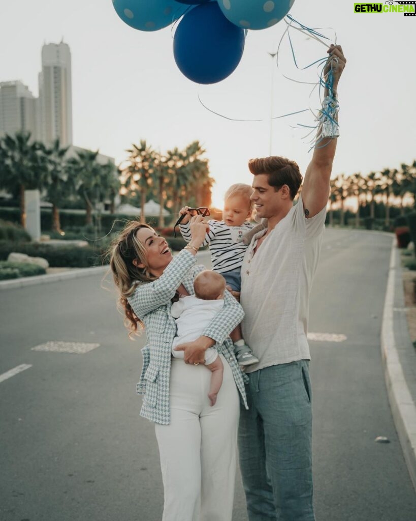 Hillary Vanderosieren Instagram - La famille Bonamy est bien rentré à la maison 🏡 on est trop heureux. Matteo découvre sa maison et sa nouvelle vie. #HappyFamily Dubai, United Arab Emiratesدبي