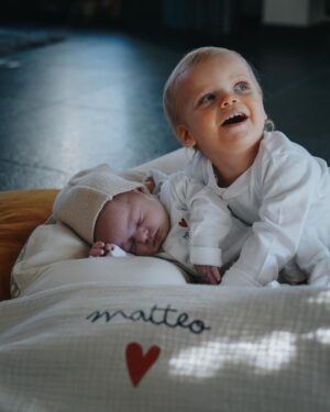 Hillary Vanderosieren Instagram - Devinez qui est content d’avoir retrouvé MATTEO ? 

Ça y est .. pour notre plus grand bonheur nous sommes rentré à la maison 😍😍😍

Fini l’hôpital, la famille est réuni 🙏🏼❤️‍🩹❤️