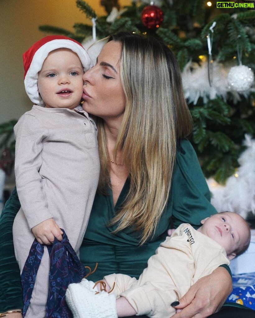 Hillary Vanderosieren Instagram - Joyeux Noël ❤️ Un noël accompagné de mes 2 fils rien de mieux ❤️ je vous aimes 🎅