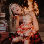 Hillary Vanderosieren Instagram - Mon bonhomme à moi 🥰 J-11 avant de fêter noël 🎄 Vous avez hâte ? Si vous n’avez pas encore trouver votre cadeau de noël n’hésitez pas à jeter un coup d’œil à notre marque de bijoux @lesfelines_ -25% code : NOEL25 ✨✨